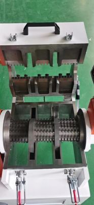 Sprues And Defects Low Speed Plastic Granulator Grinder 2.2KW White Color OG-3LS