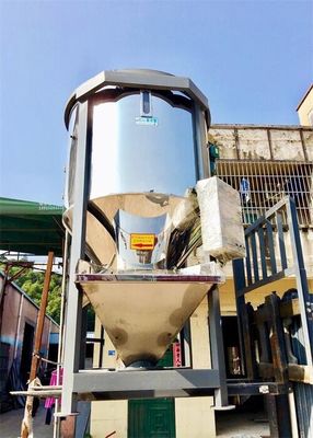 Plastic Mixing Dryer Mixing Machine With 3.75 -7.5KW Motor Driven Screw