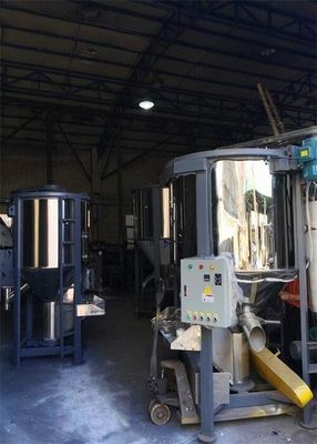 SUS Polished Vertical Plastic Mixing Machine Blender Semi Automatic For Granules